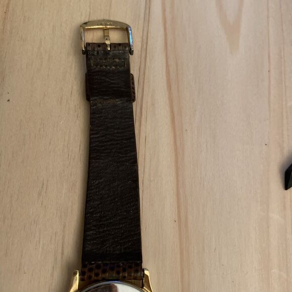 Seiko Quartz Mickey Mouse Gold tone Watch The Goodwill Ambassador Of The World - Picture 9 of 10